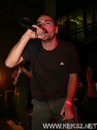 060831-1101-vigyazz_lepcso.jpg