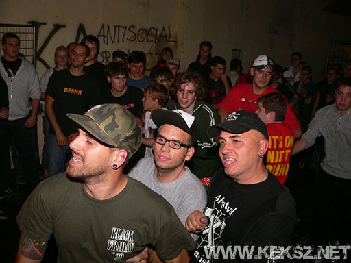 060901-1168-hold_x_true.jpg