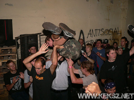 060901-1183-hold_x_true.jpg