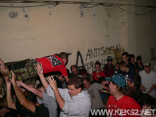 060901-1185-hold_x_true.jpg