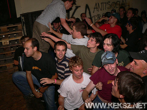 060901-1186-hold_x_true.jpg