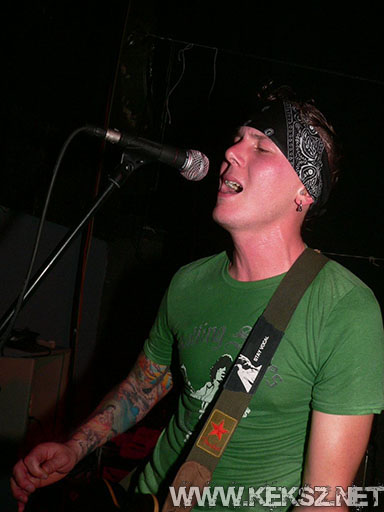 070709-1050-redlightsflash.jpg
