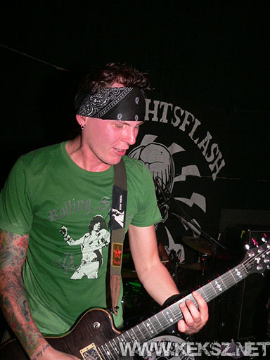 070709-1051-redlightsflash.jpg